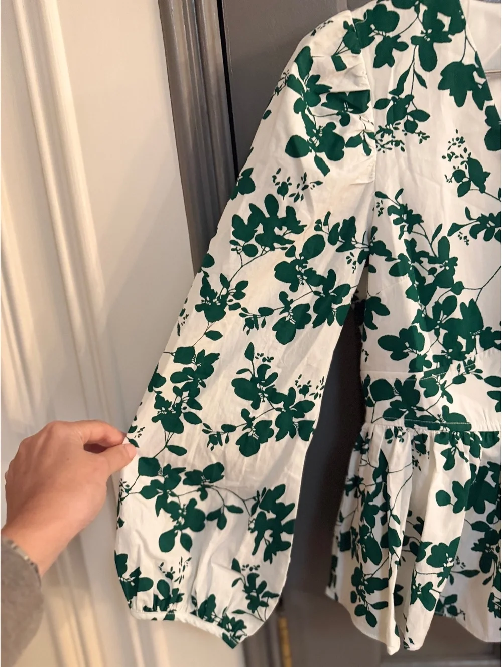 Hyacinth House Women's Green Floral Long Sleeve Peplum Blouse Size XS NWT